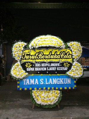 Papan Bunga Duka di Cipelang